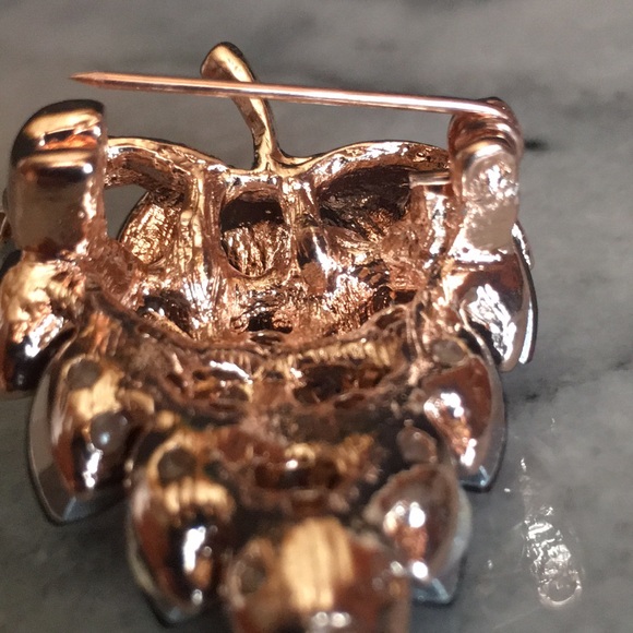 Grapes Teardrop Crystal Brooch - Picture 7 of 16